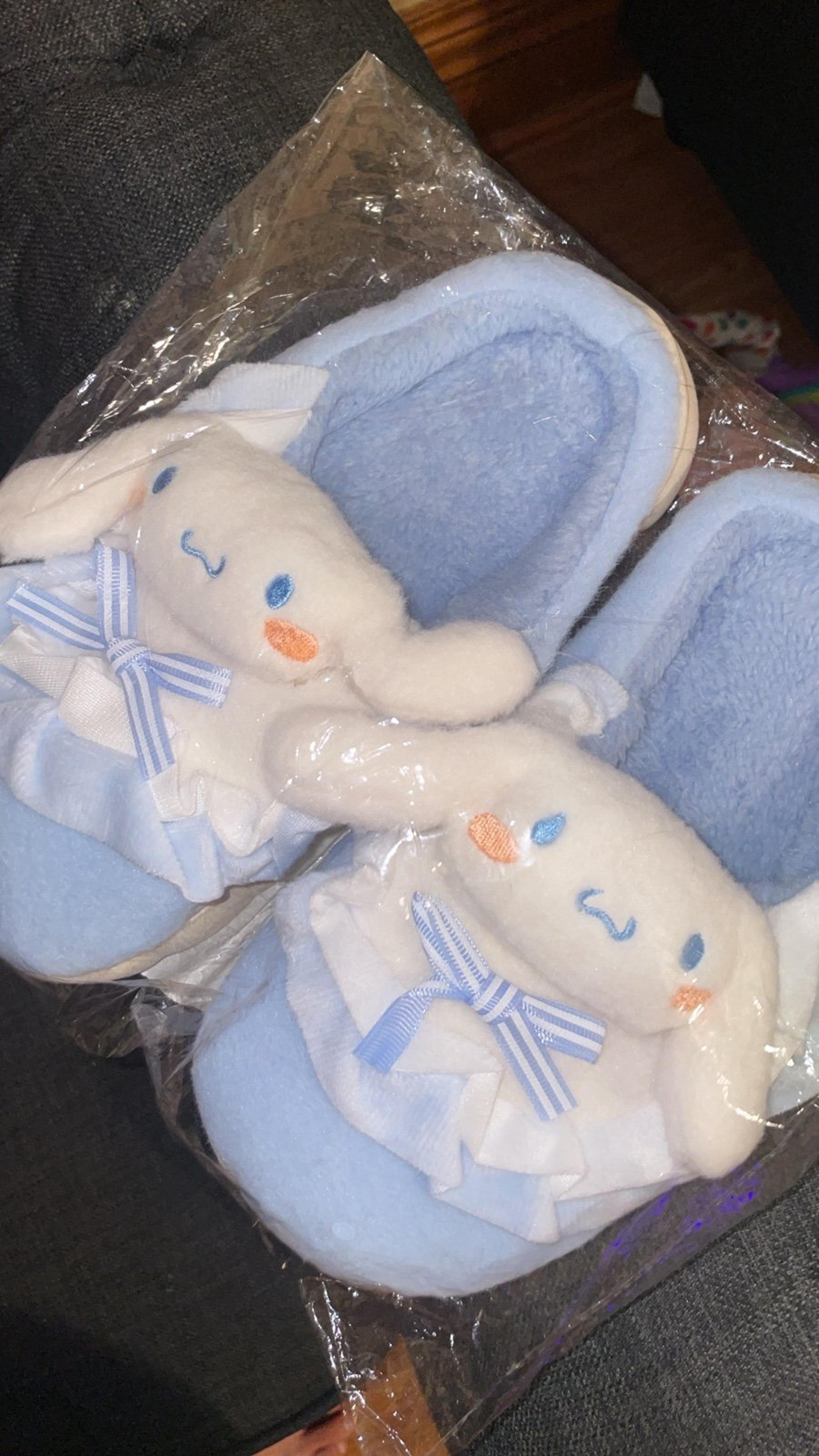 *NEW* Cinnamoroll Womens Fuzzy Slippers | US Size 7 | sanrio