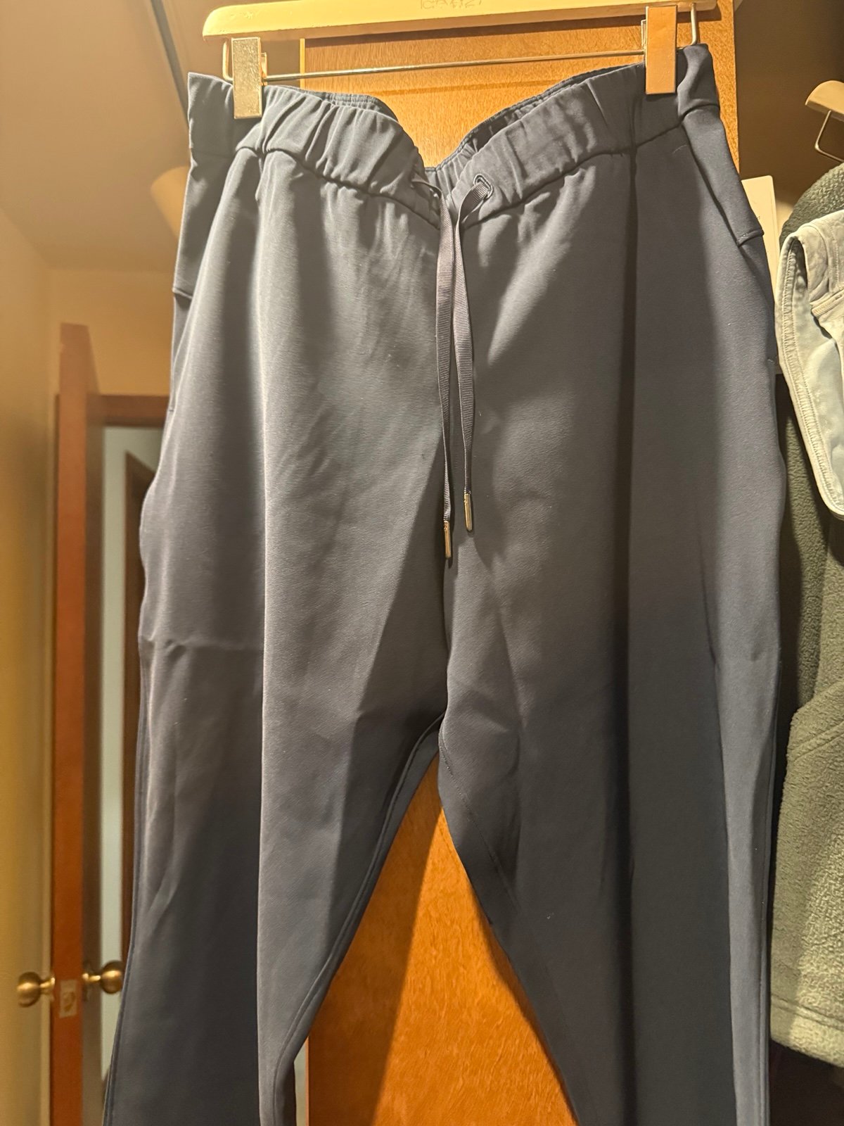 Lululemon On the fly Crop (Woven)