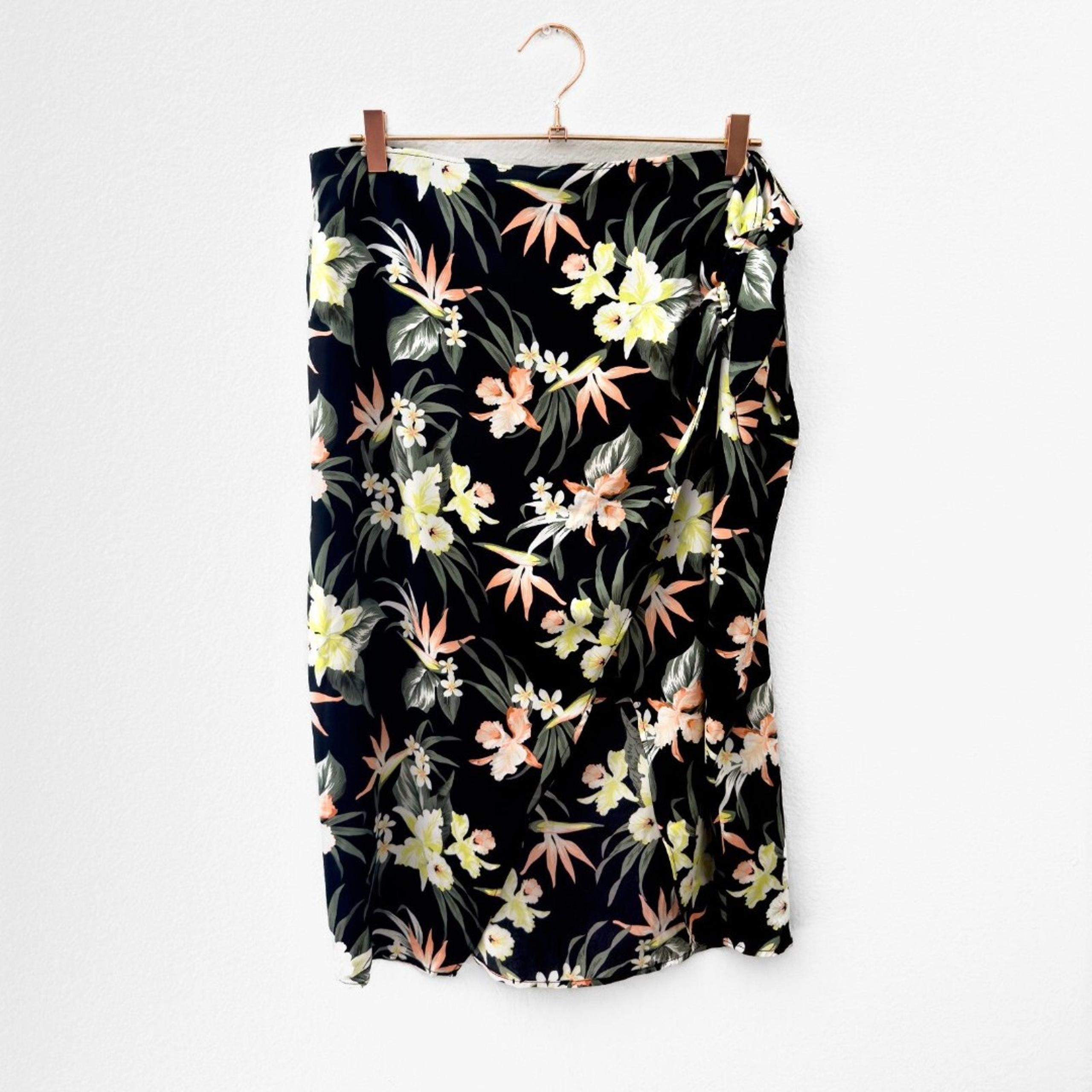 NEW H&M Satin Black Tropical Floral Faux Wrap Skirt Size 16