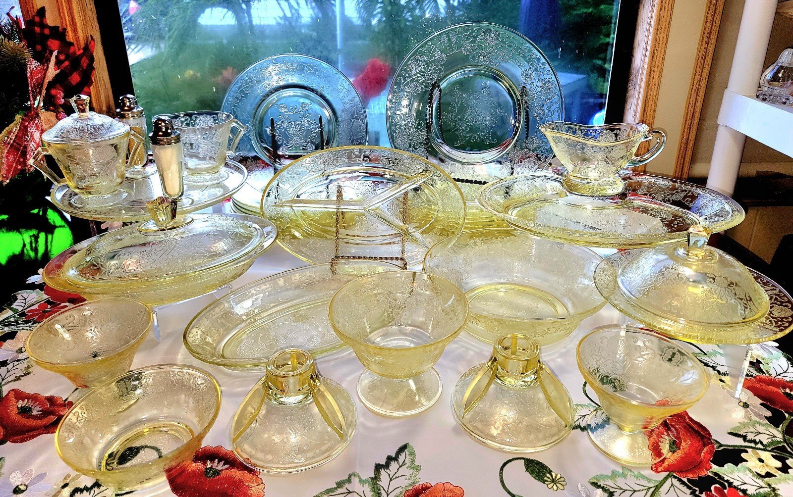 Hazel Atlas Florintine Poppy2, 39 Piece Set, 8 Placesettings & Serving Pieces