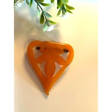 1930s BUTTERSCOTCH Brooch Hand Carved Fleur de Lis Stylized Heart Early Plastic