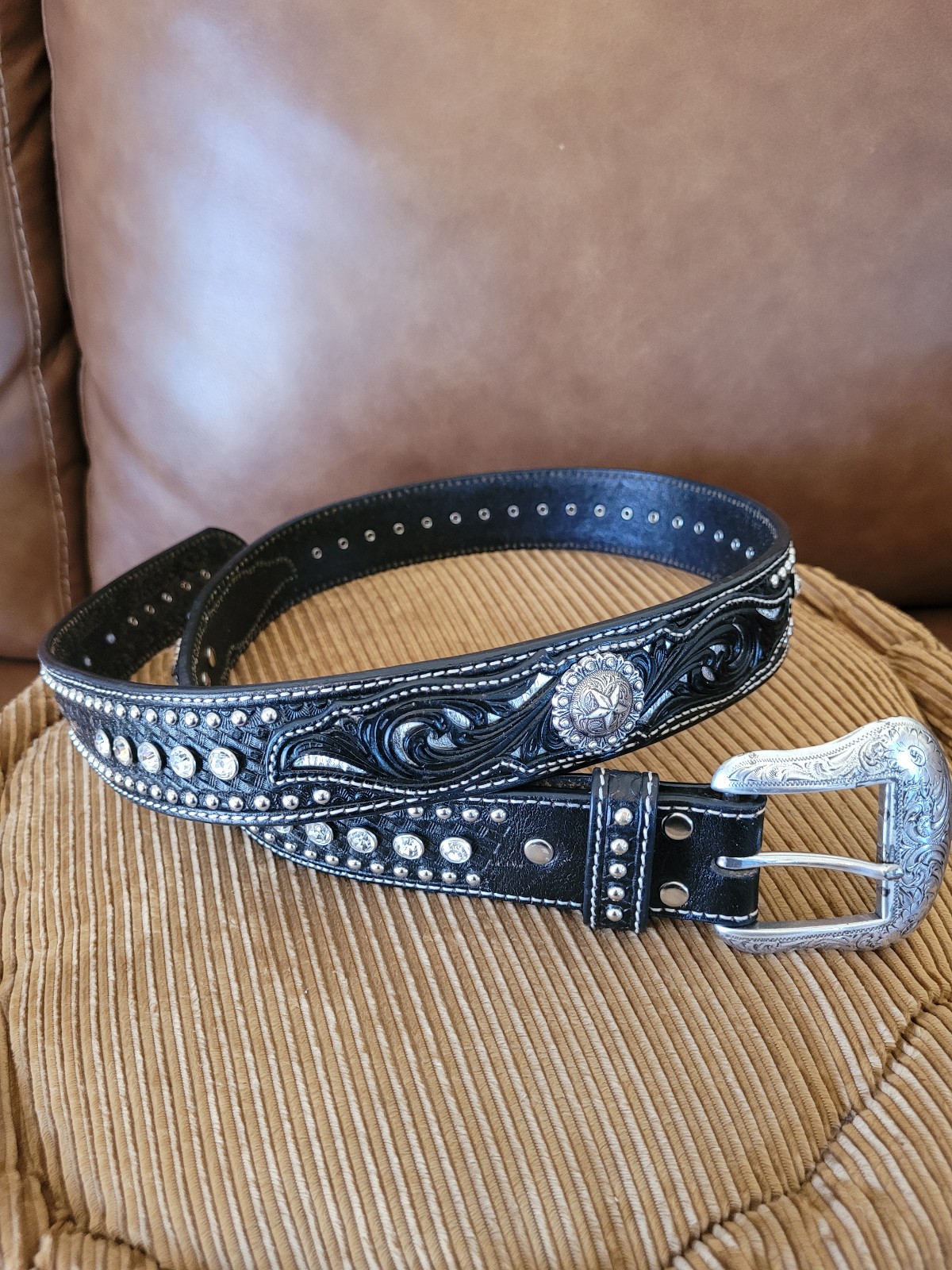 NOCONA WOMEN'S LEATHER BELT, SILVER DETAILING, BUCKLE, CONCHOS, FLORAL TOOLING