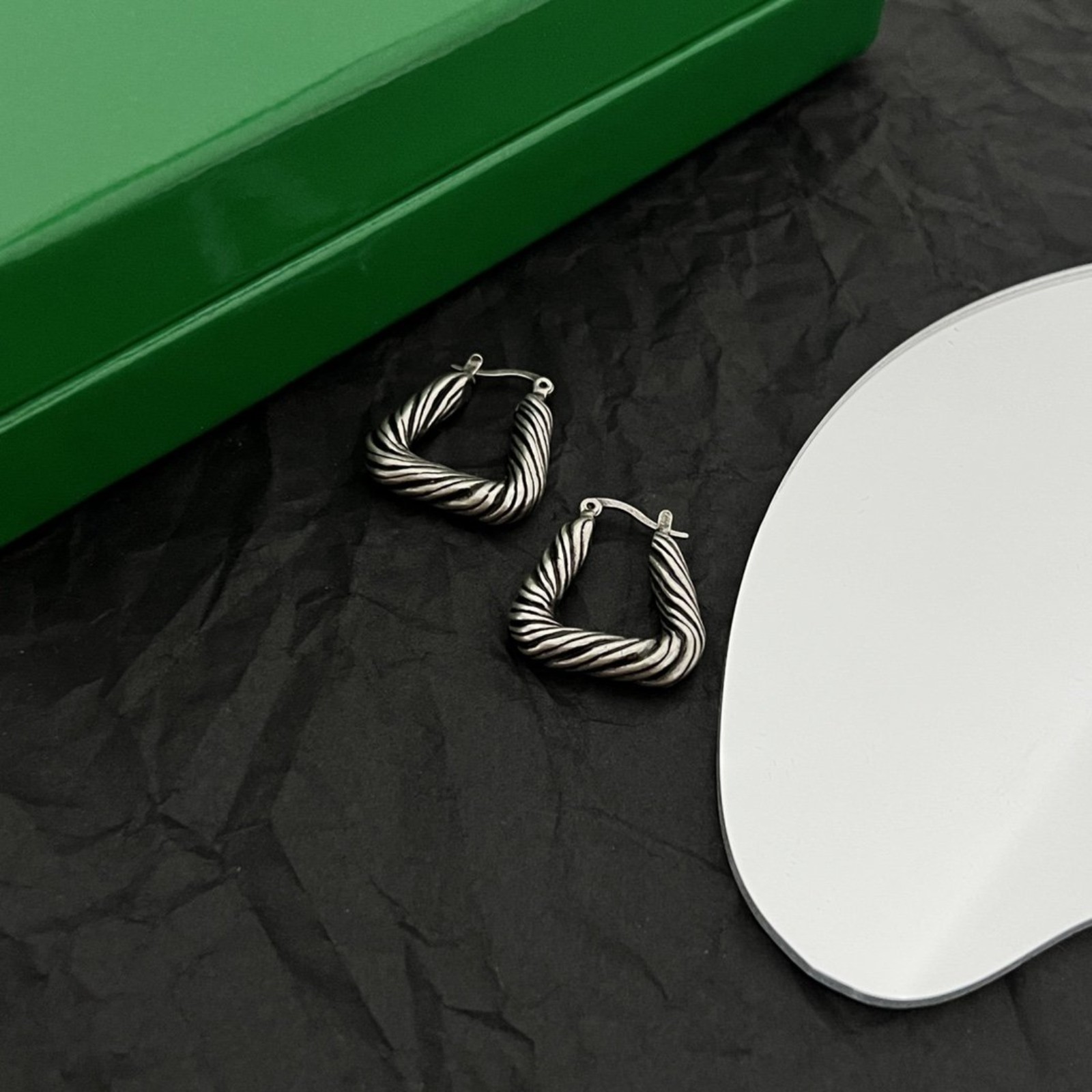Fashion stud earrings