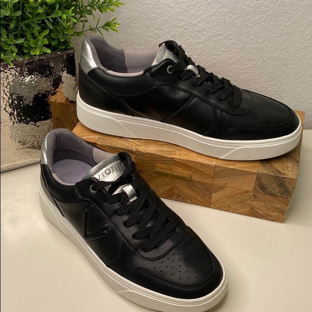 Vionic Kimmie Court Trainer Black and Silver Sneakers Size 9 Wide