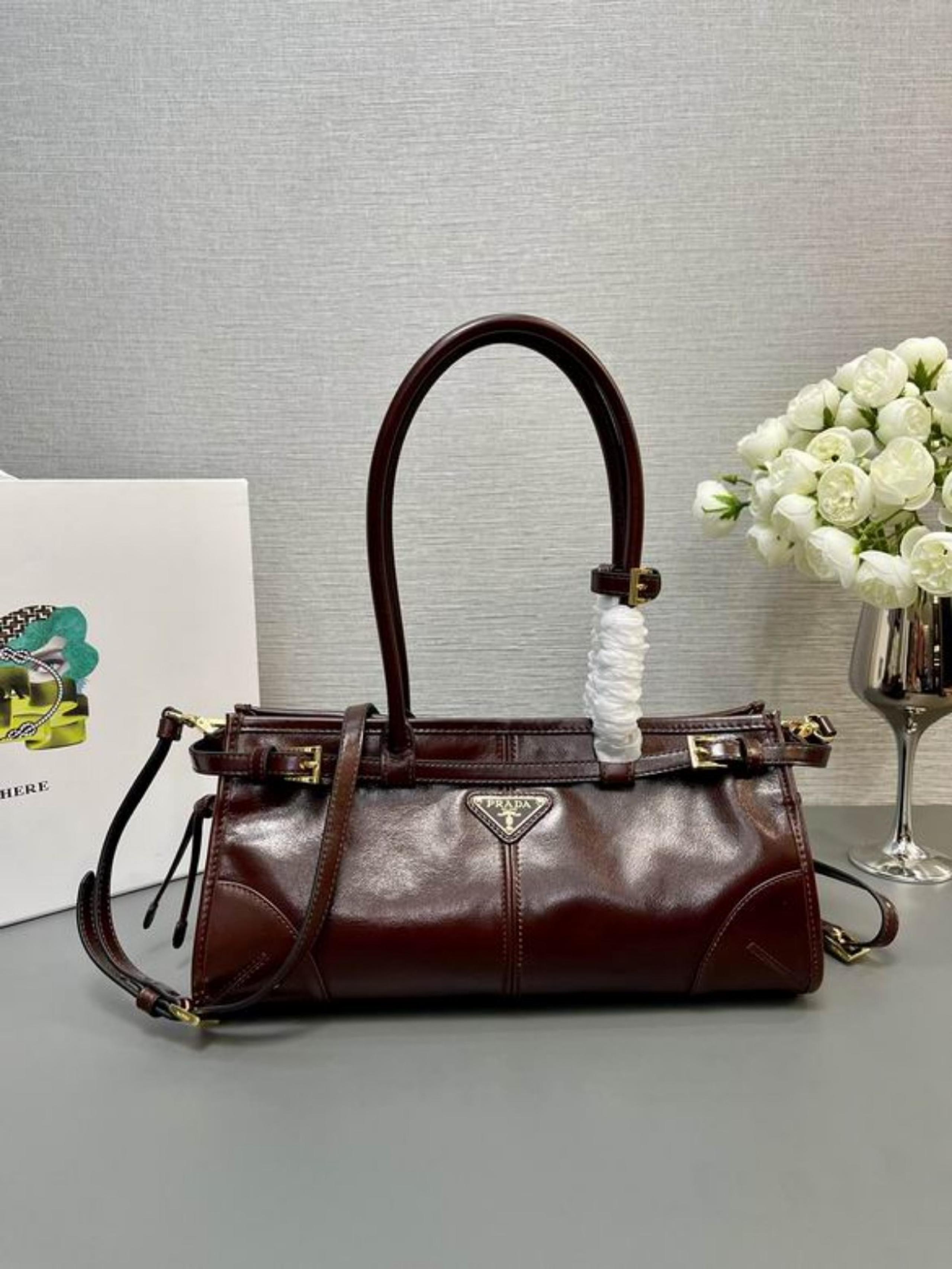 Bonnie Medium leather shoulder bag in brown1BA426 32X15.5X12cm