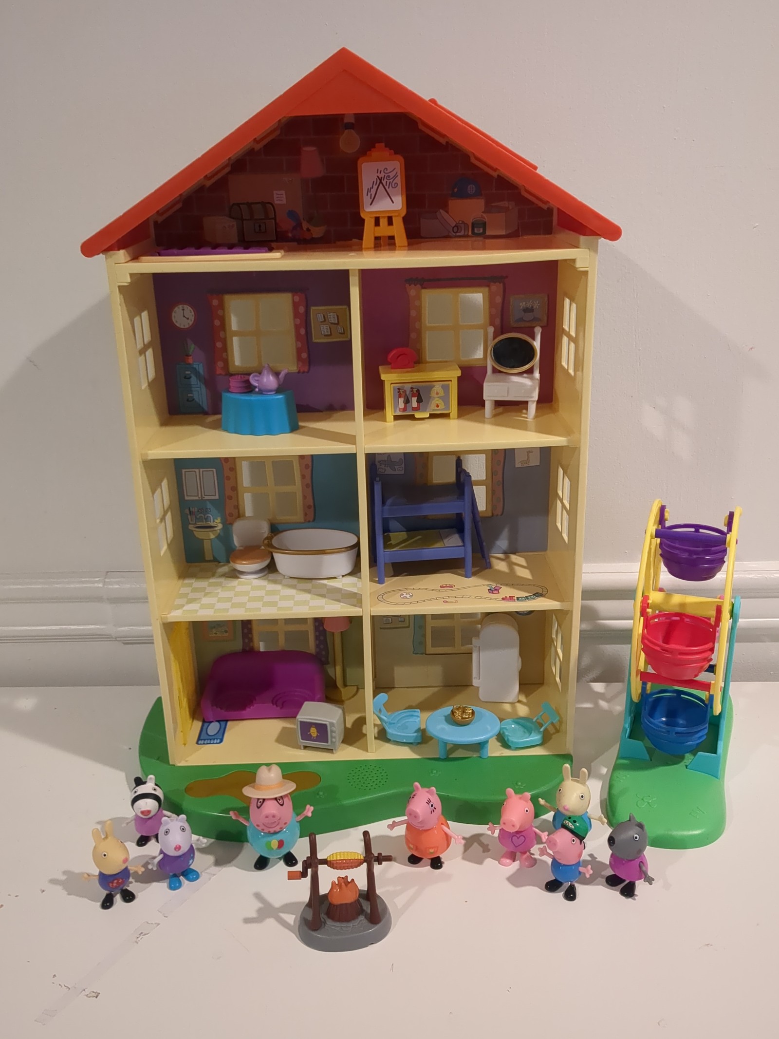 Peppa Pig Talking Family Home - 4 Story House - Figures-Playset