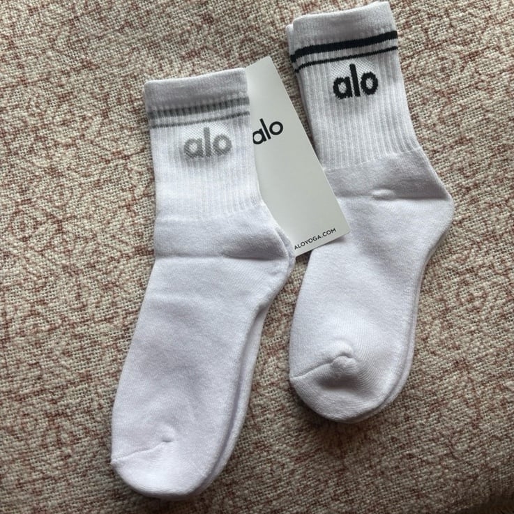 2 pairs alo socks