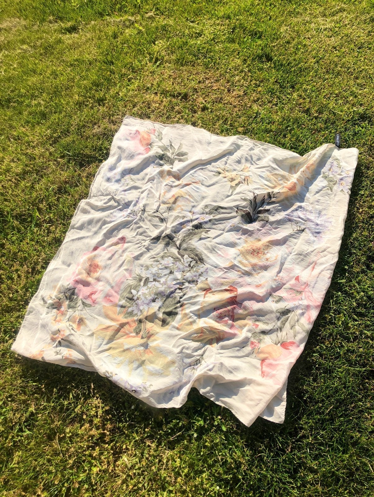Vtg Floral Silky Scarf