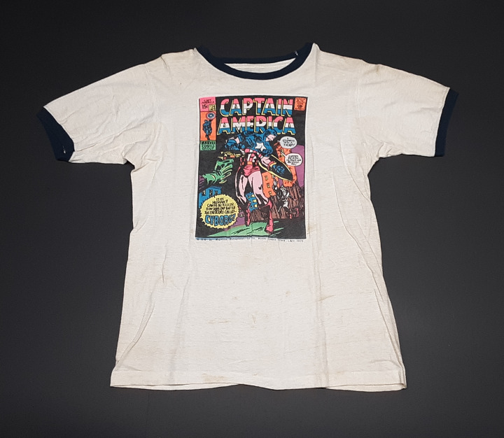 Vintage CAPTAIN AMERICA T-Shirt (Size Small) from 1974