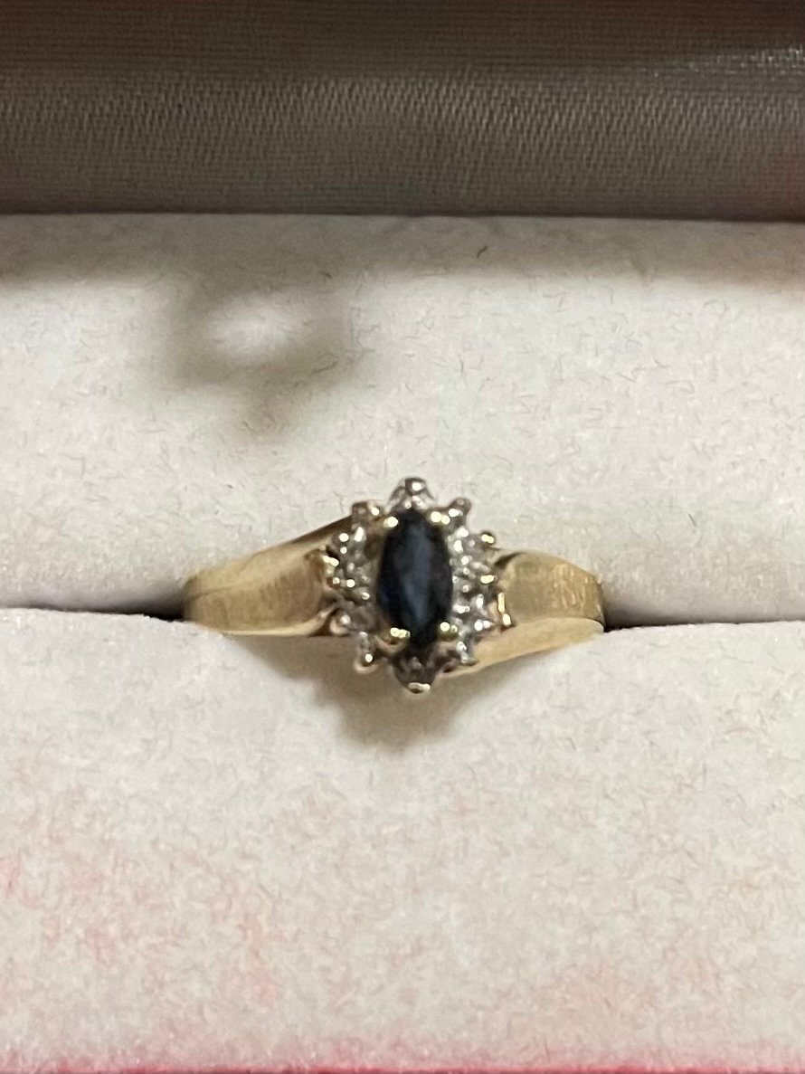 Elegant 10k Yellow Gold Blue Sapphire & Diamond Accent Ring 2.3g
