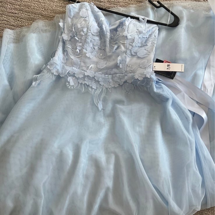 Dillards floral appliqué strapless prom dress gown 7/8