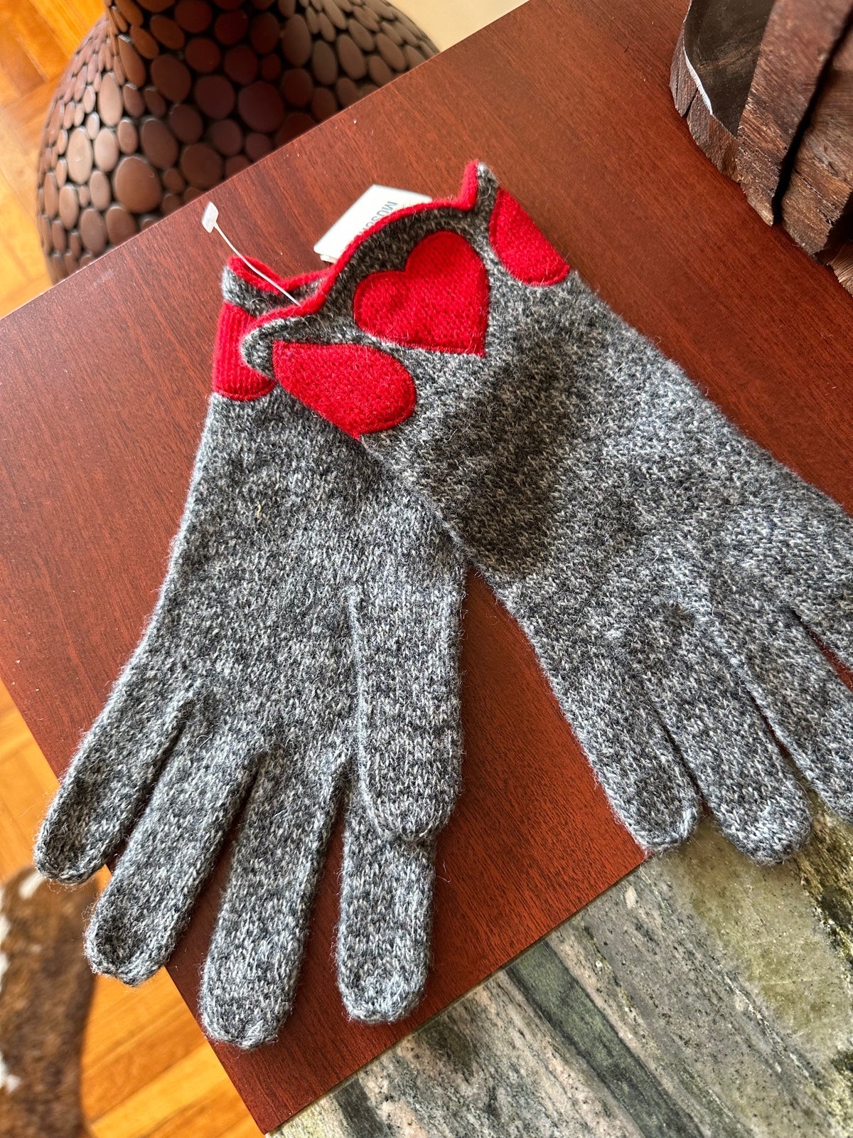 NWT MOSCHINO Gloves knit from cozy luxe bland wool with logo heart and signature