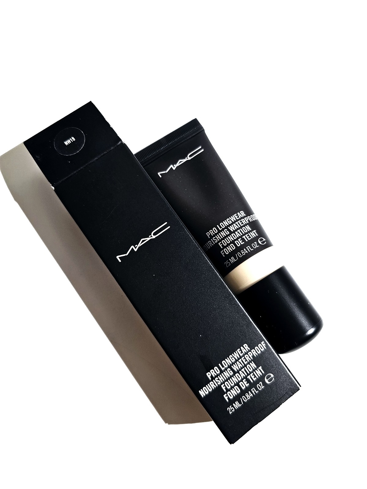 Mac pro Long-Wear nourishing waterproof foundation NW15