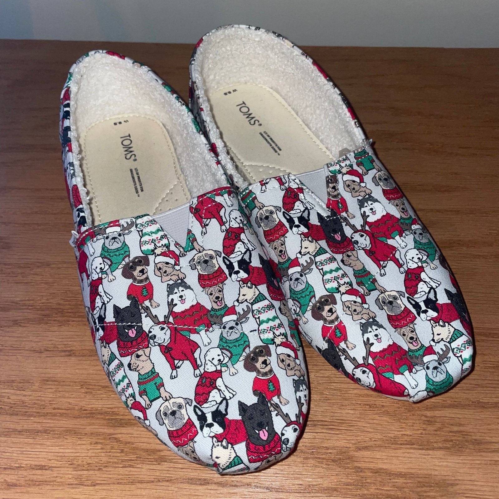 Toms Dogs in Holiday Sweaters Slip-Ons Women’s 9.5