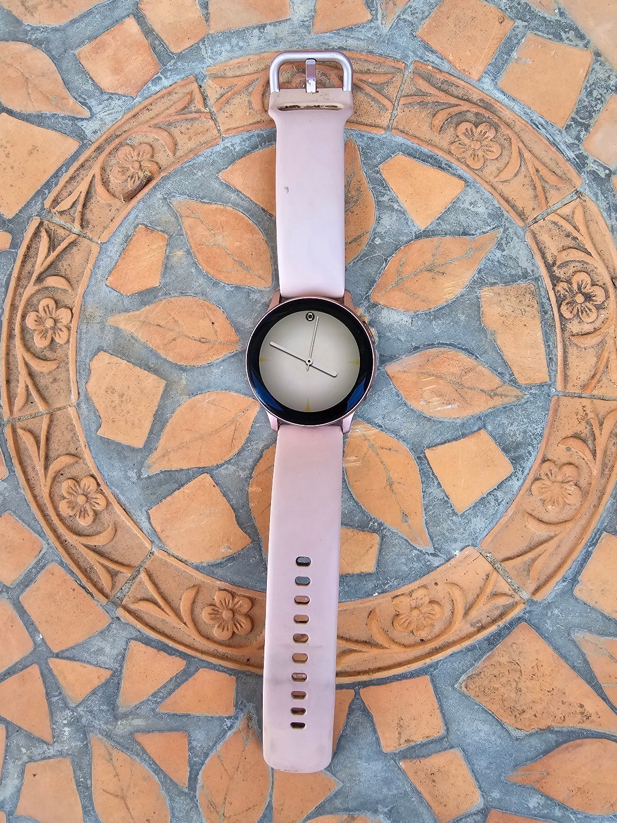 Samsung Galaxy Watch GUC Rose Gold; 3 screen covers: clear, sliver, black
