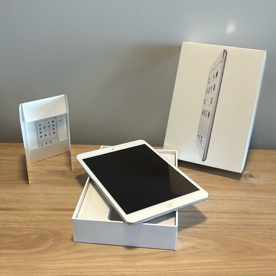 Apple ME279LL/A iPad mini 2, 16 GB wi-fi, silver comes with origional box