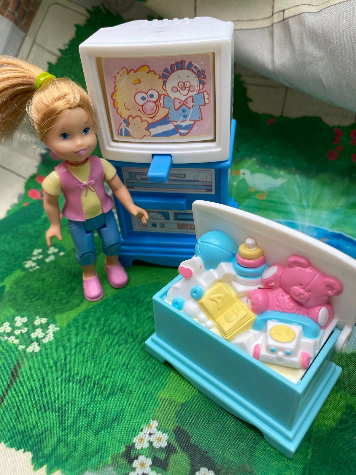 Loving family dream dollhouse flipping tv & toybox with girl doll set furnitur