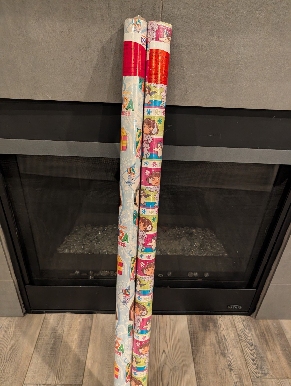 2010 Dora Christmas Wrapping Paper