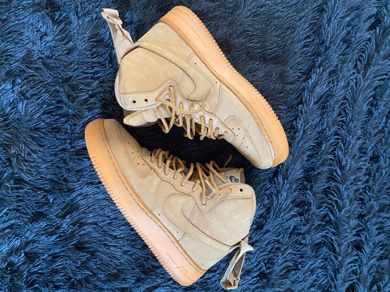 Nike Air Force 1 High in Wheat/Gum Light Brown