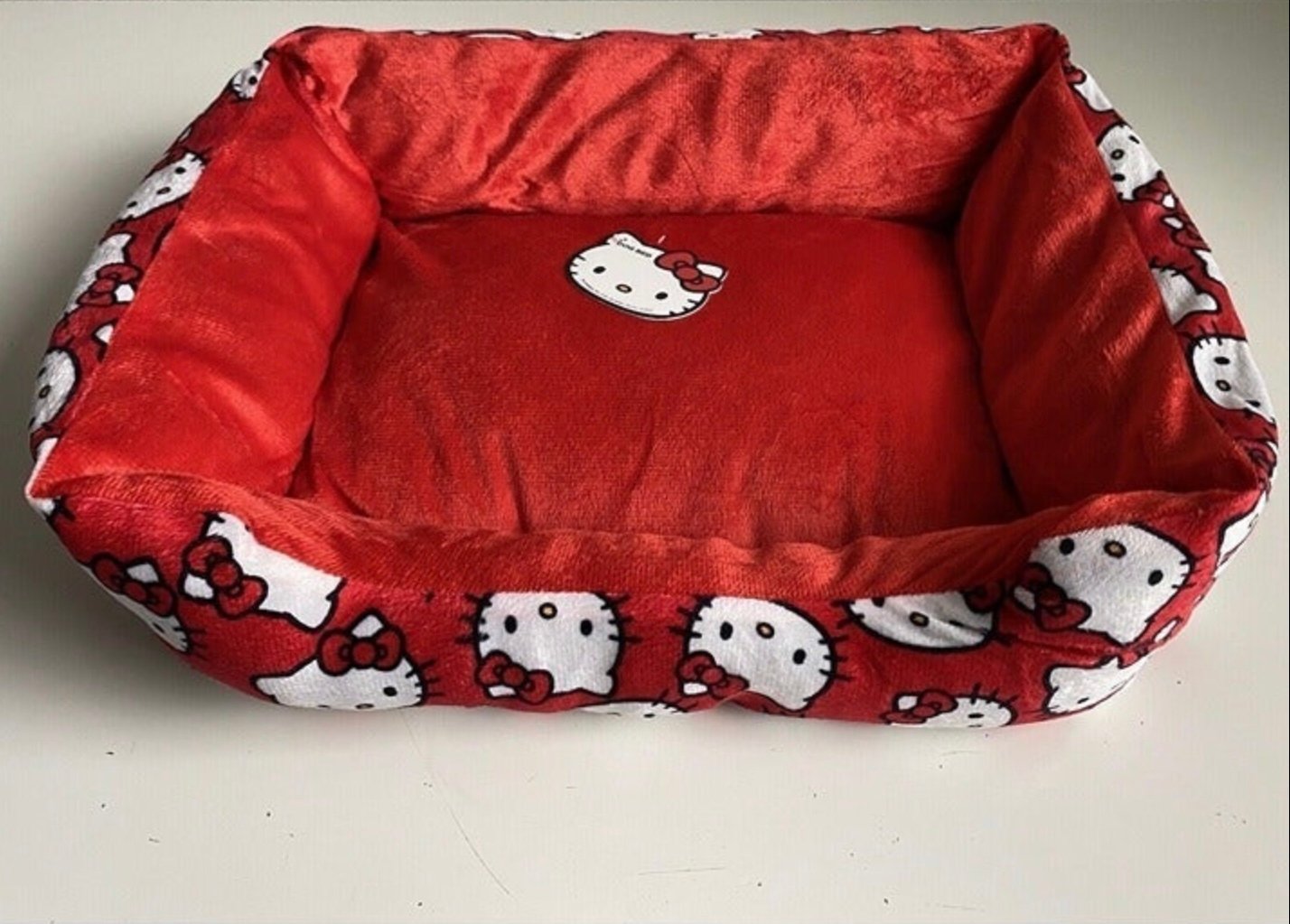 LIMITED EDITION HELLO KITTY PET BED