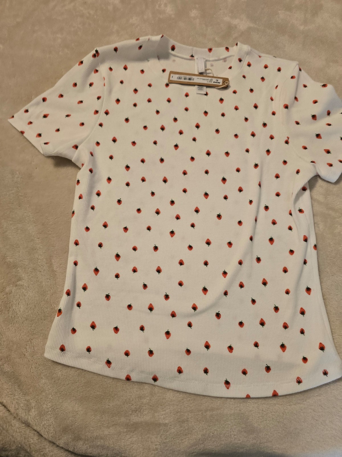 ✨️SKIMS Cotton Rib T-Shirt – Rare Strawberry Print, Size L (NWT)✨️