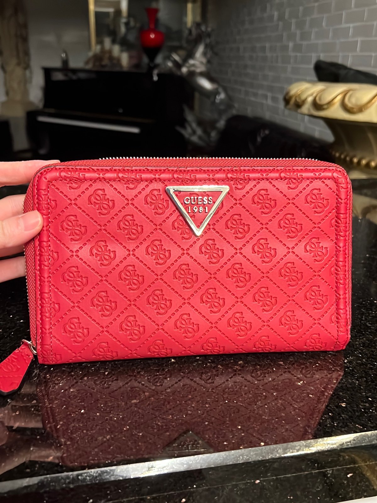 Guess large wallet