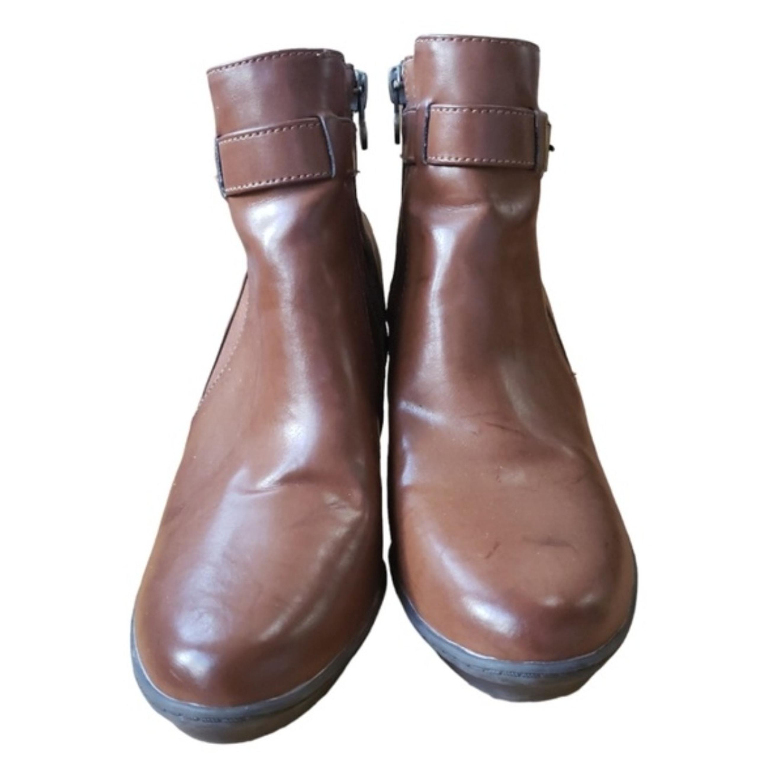 Etienne Aigner Ankle Boots Women's Size 8M Chocolate Brown Vegan Leather Pearl