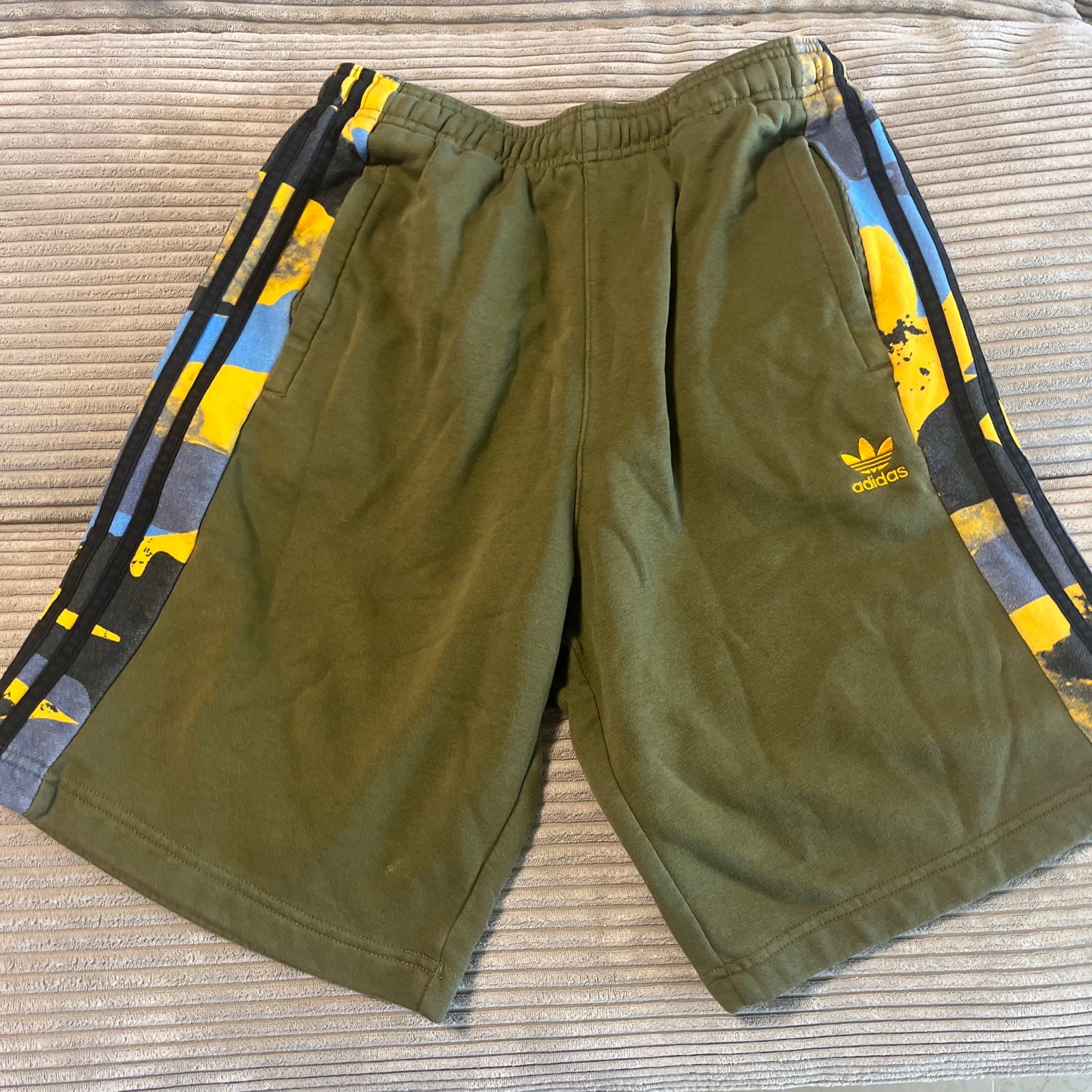 MEN'S ADIDAS ORIGINALS CAMO 3 STRIPES TREFOIL SHORTS ~SIZE MEDIUM