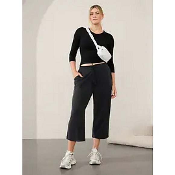 New Athleta Seasoft Wide Crop Pants Black Size Small