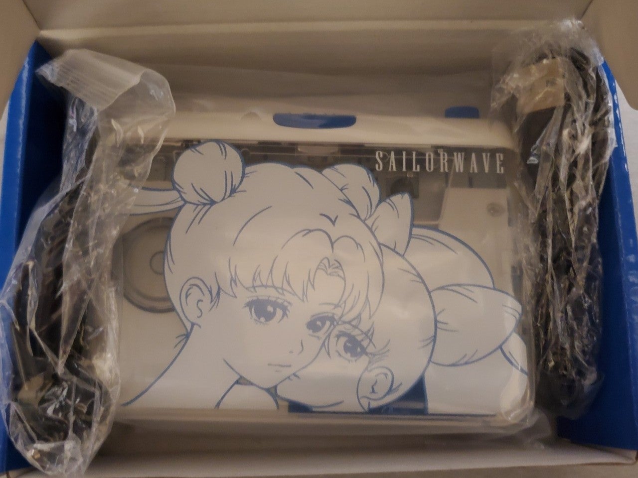 Macross 82-99 sold Sailorwave III portable cassette tape player
