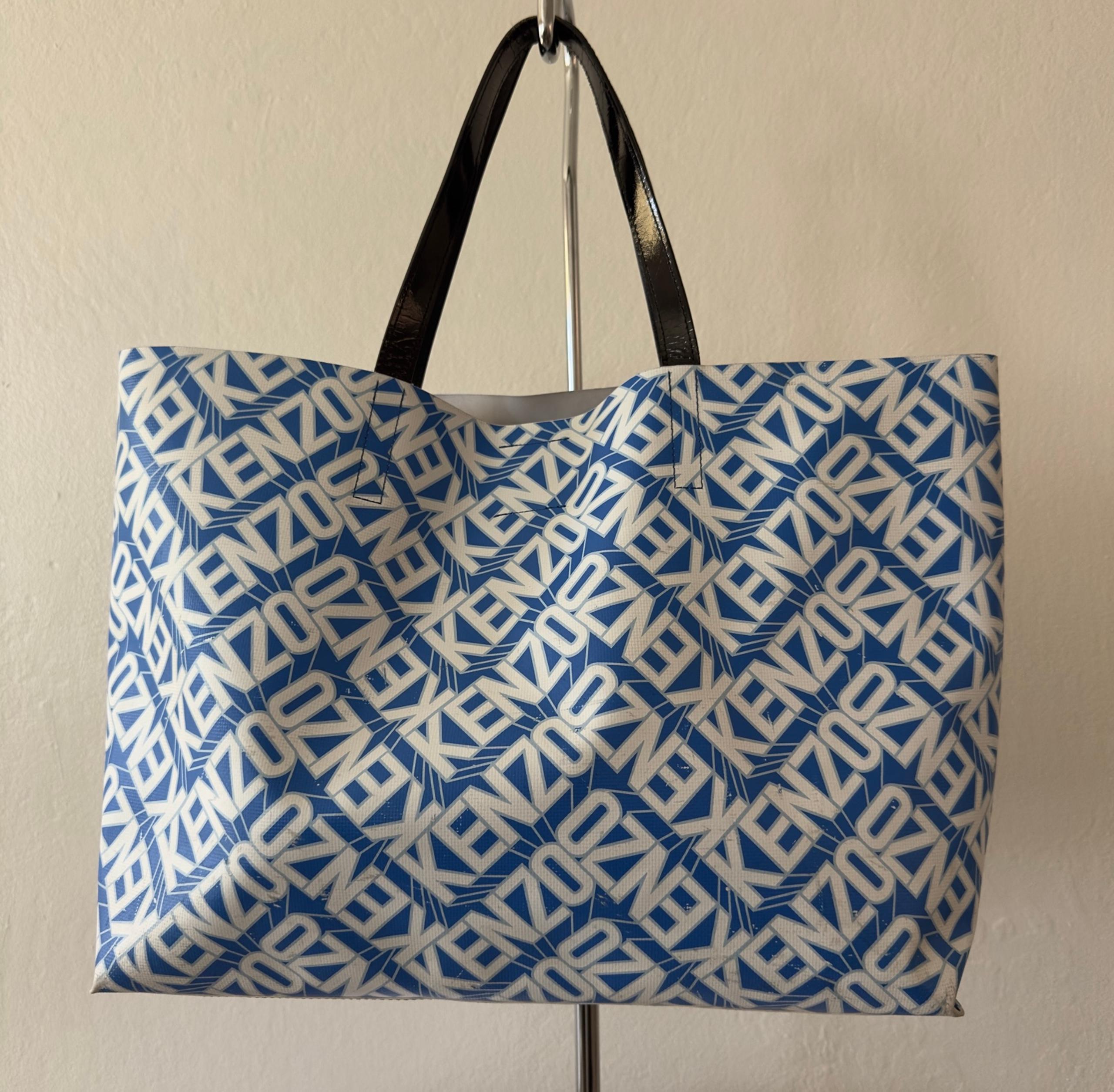 KENZO Women's Essentials Horizontal blue and white
Tote Bag