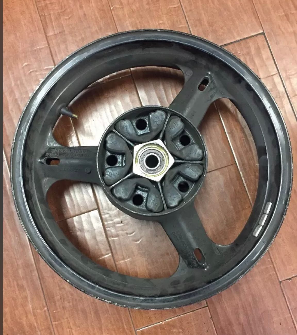 04-11 Suzuki Vstrom 650 Rear Wheel