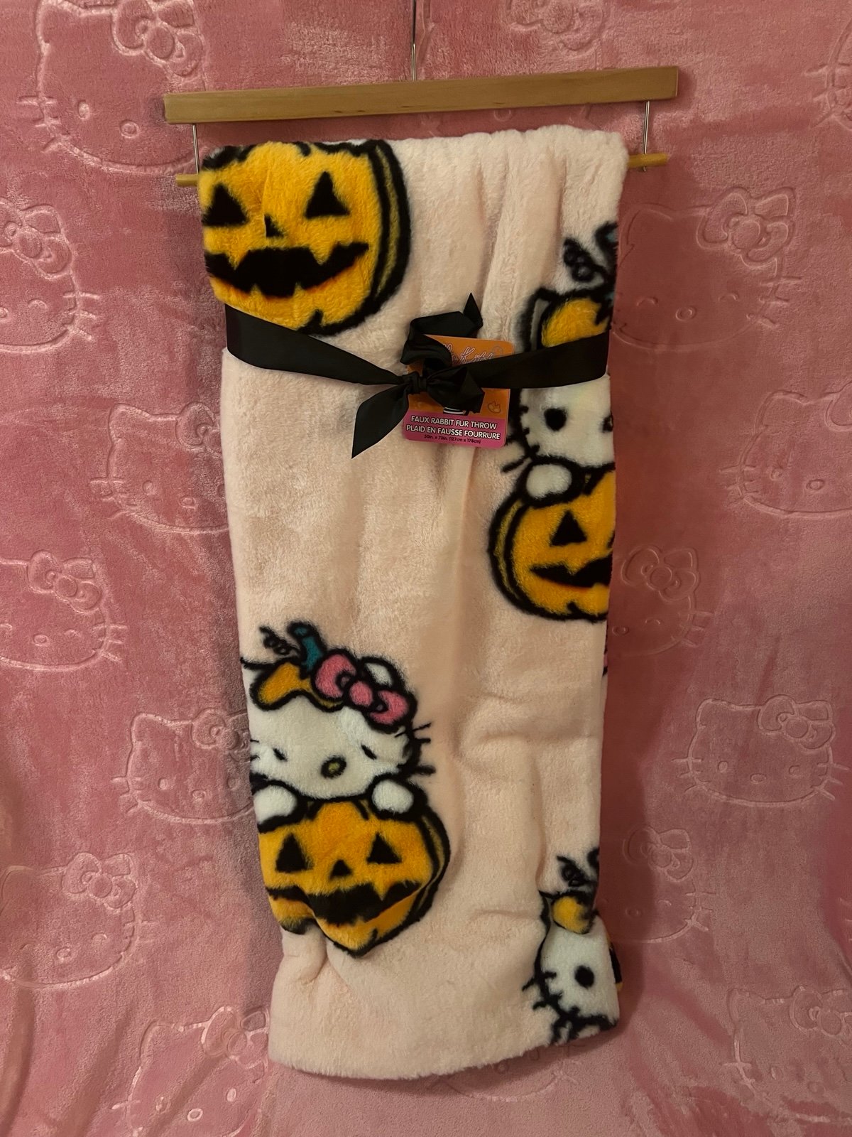 Hello kitty fur faux pumpkin