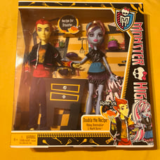 Monster High Doll Abbey Bominable Heath Burns Double the Recipe Home Ick Box NIB