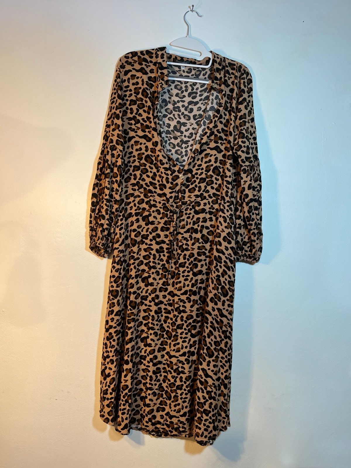Leopard Print V-Neck Dress. Size: Medium
