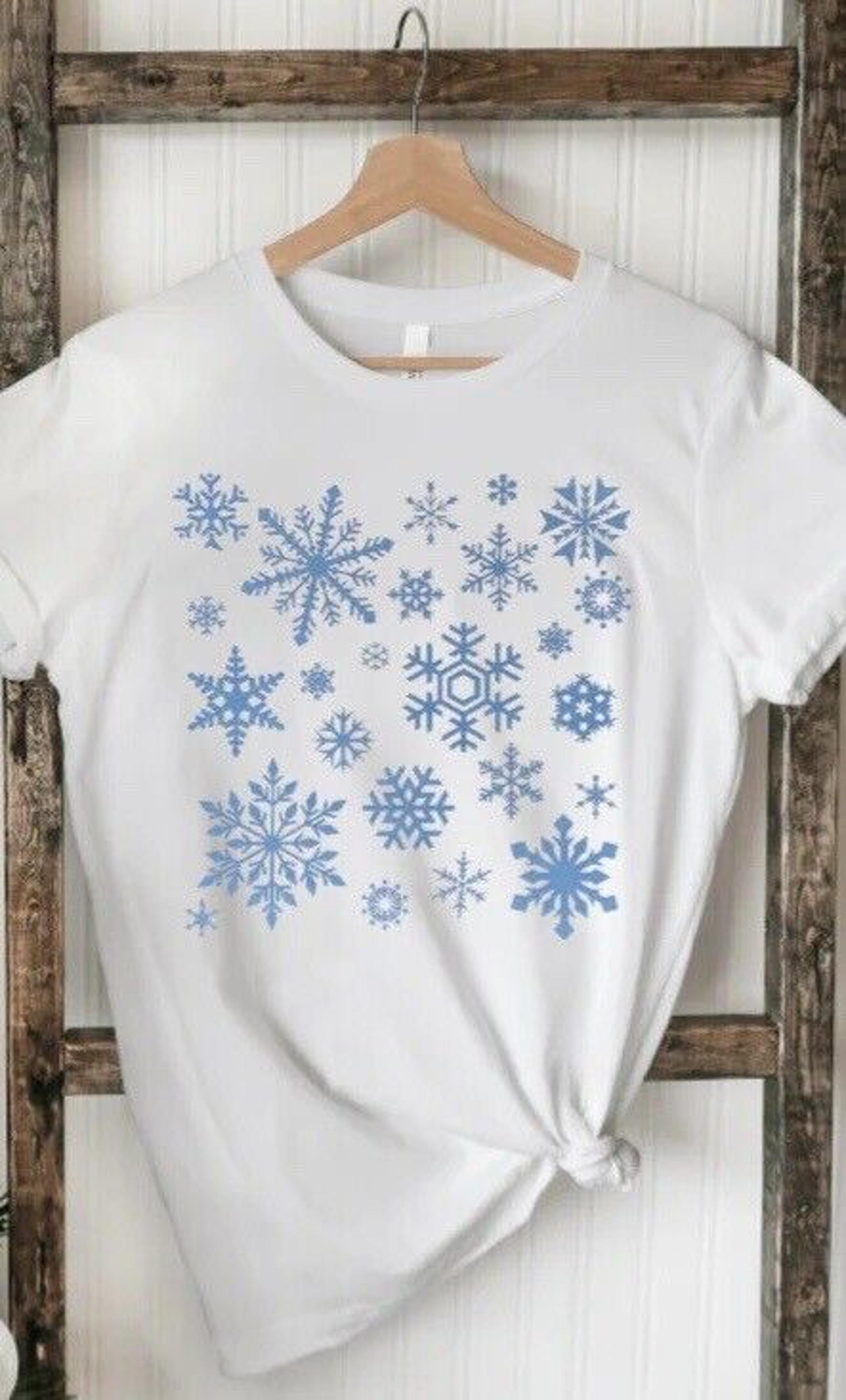 NEW METALLIC SNOWFLAKES GILDAN SWEATSHIRT