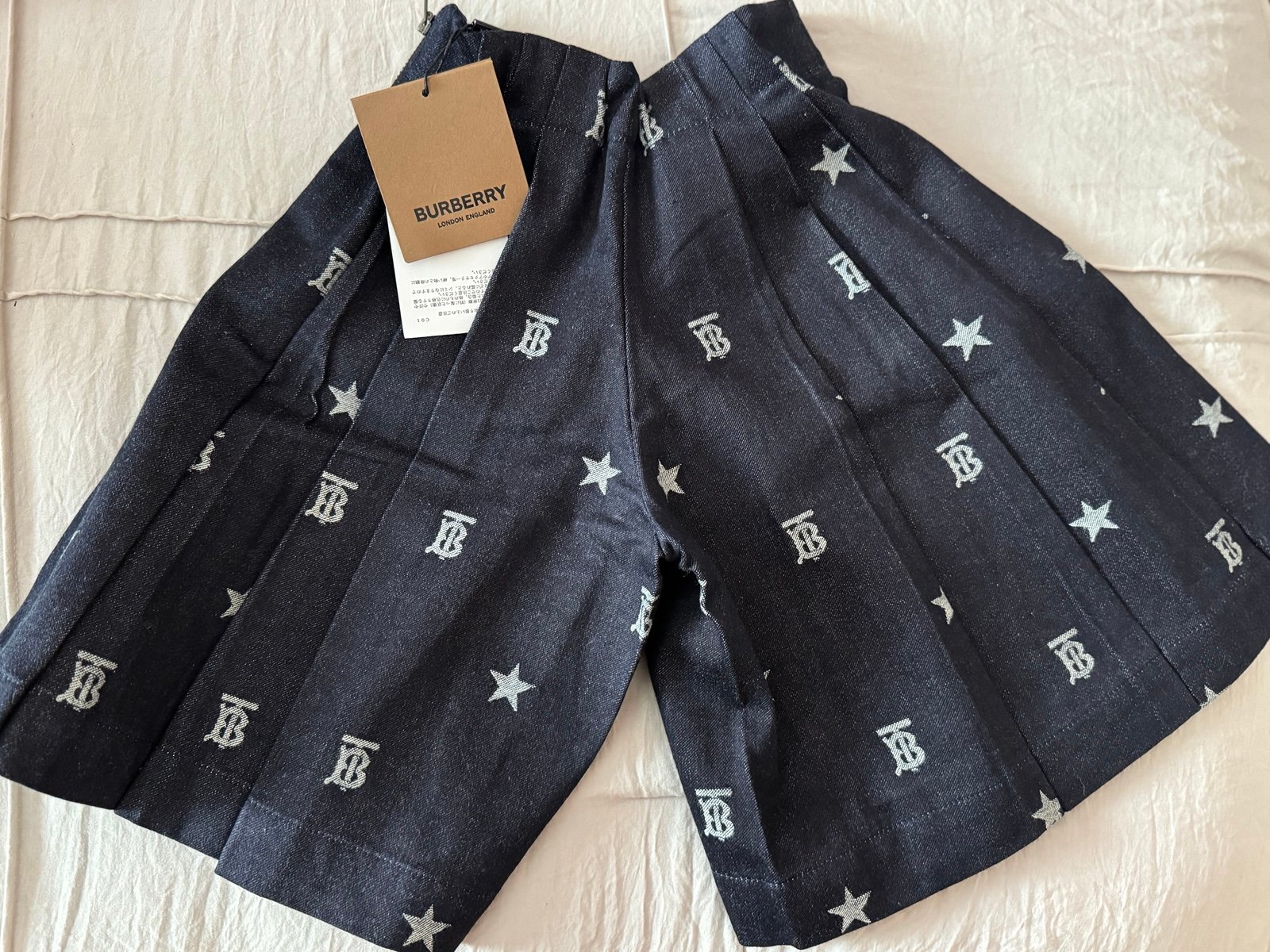 Toddler size 3 burberry pleated shorts
