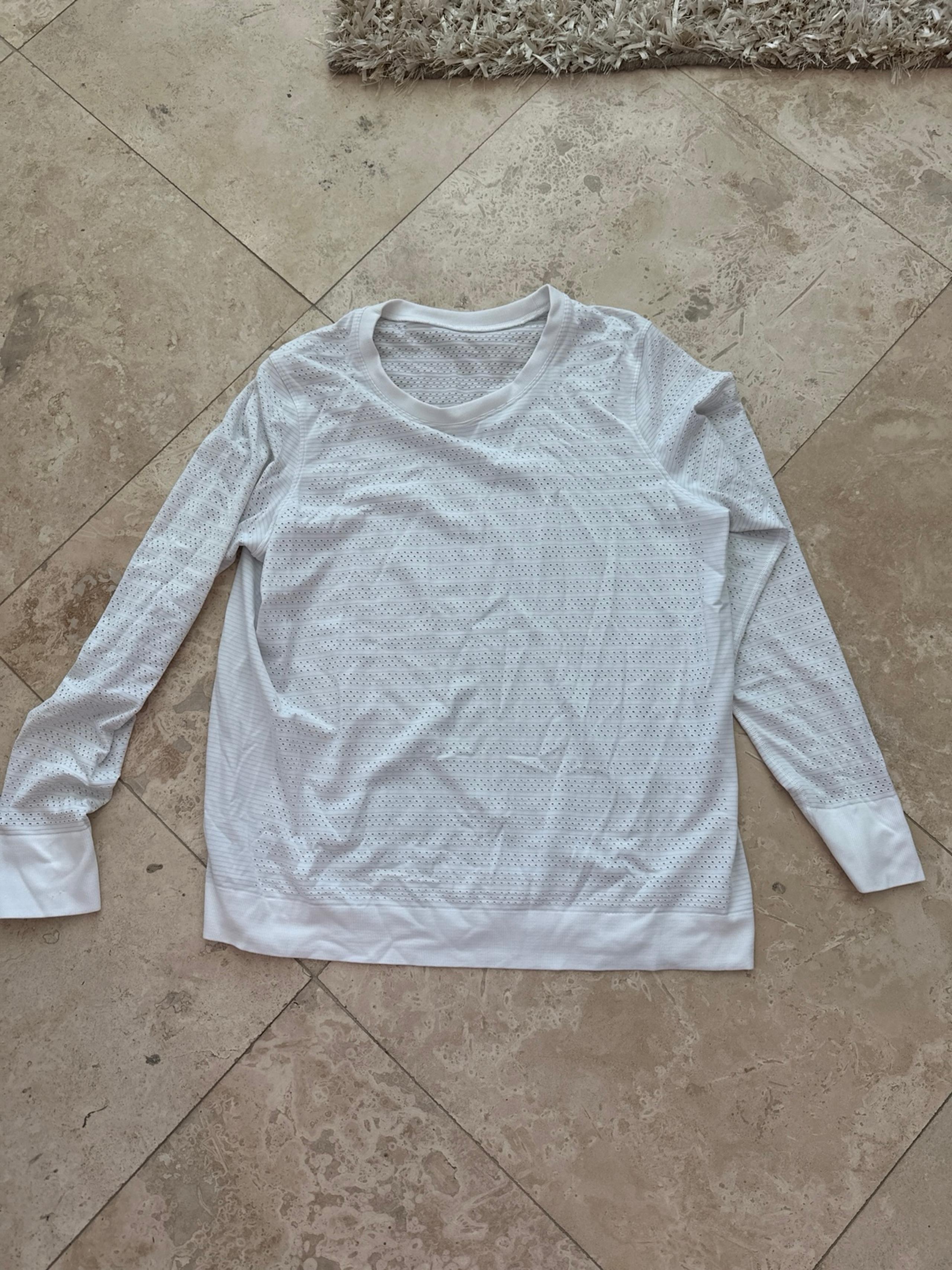 Lululemon Women’s Long Sleeve white Athletic Shirt