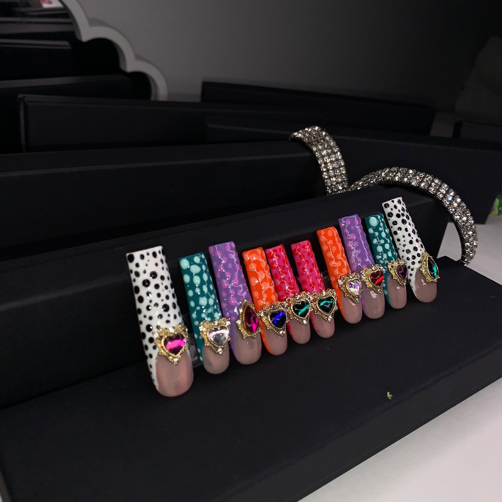Press on nails