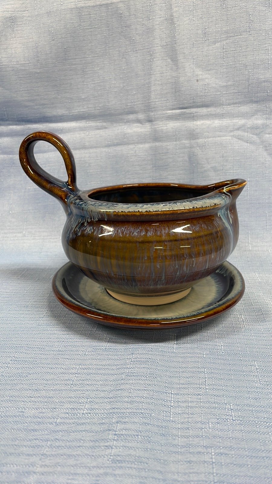 Bill Campbell pottery gravy/sauce boat w/saucer