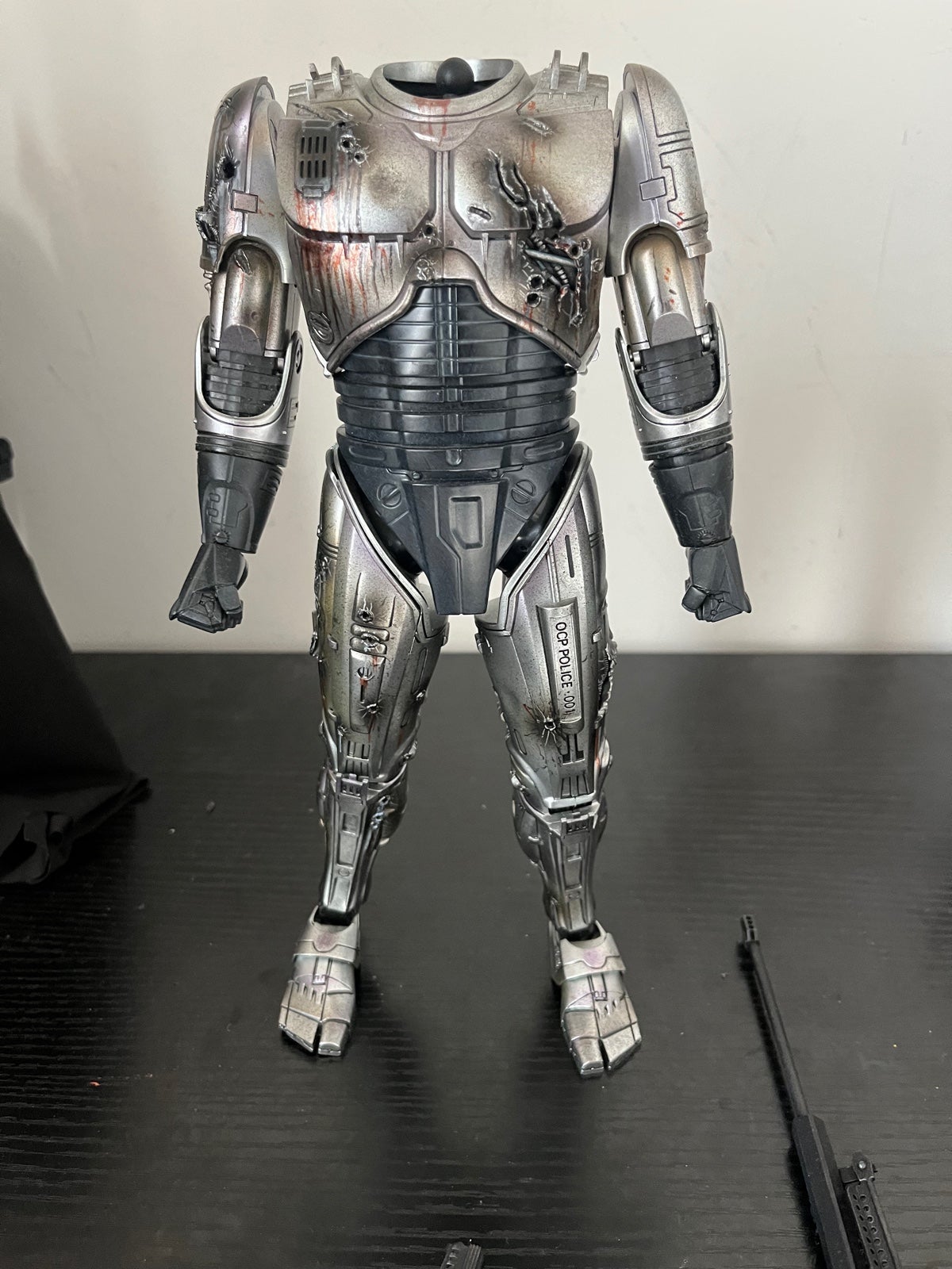 1/6 Hot Toys Robocop battle damaged