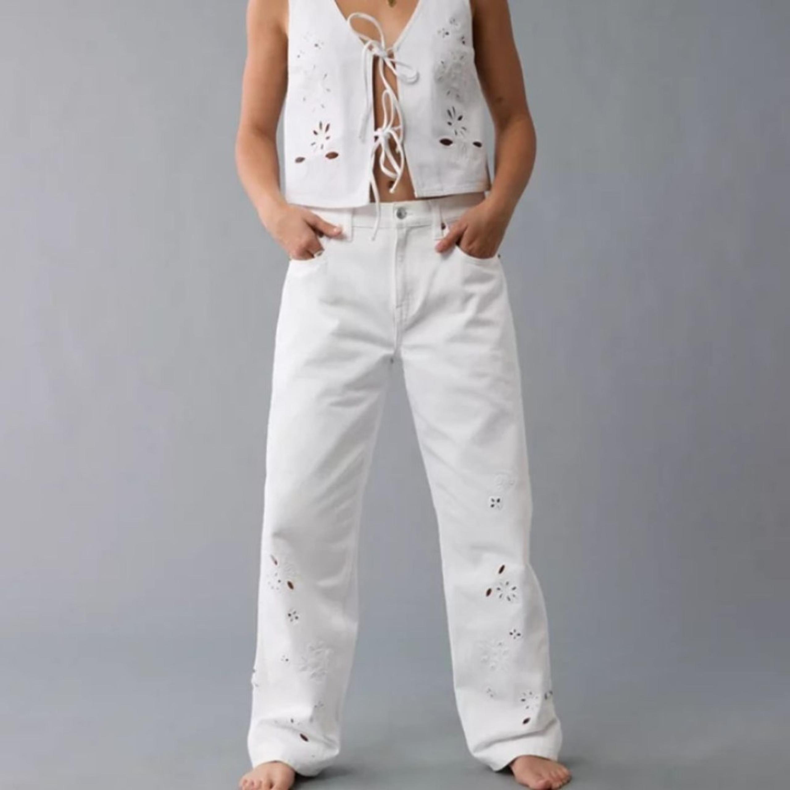 American Eagle Ex-Boyfriend Slouchy Strigid Low Rise Embroidered Jeans 6 LONG