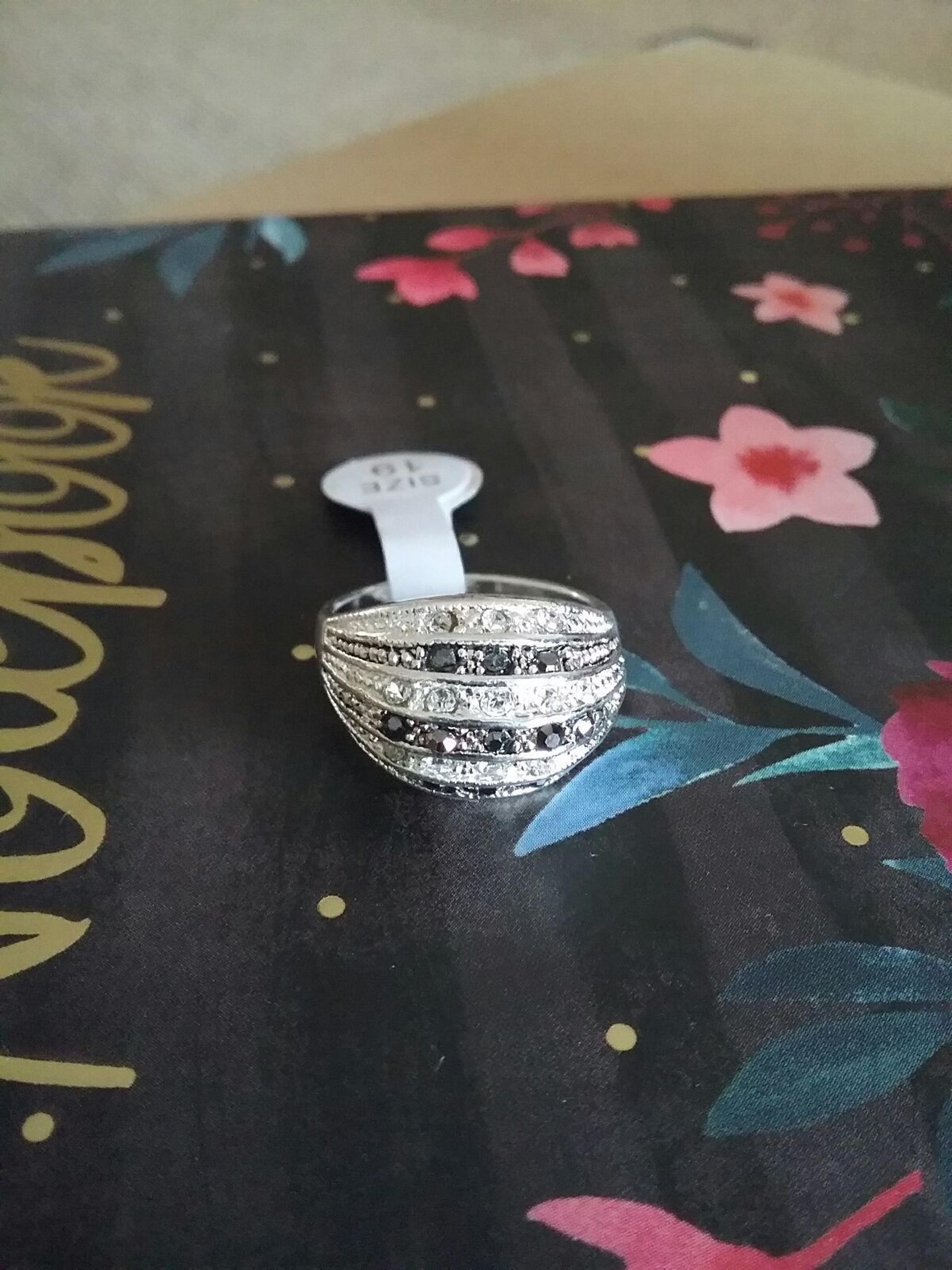 Marcasite Style Ring " Trendy Bubble "