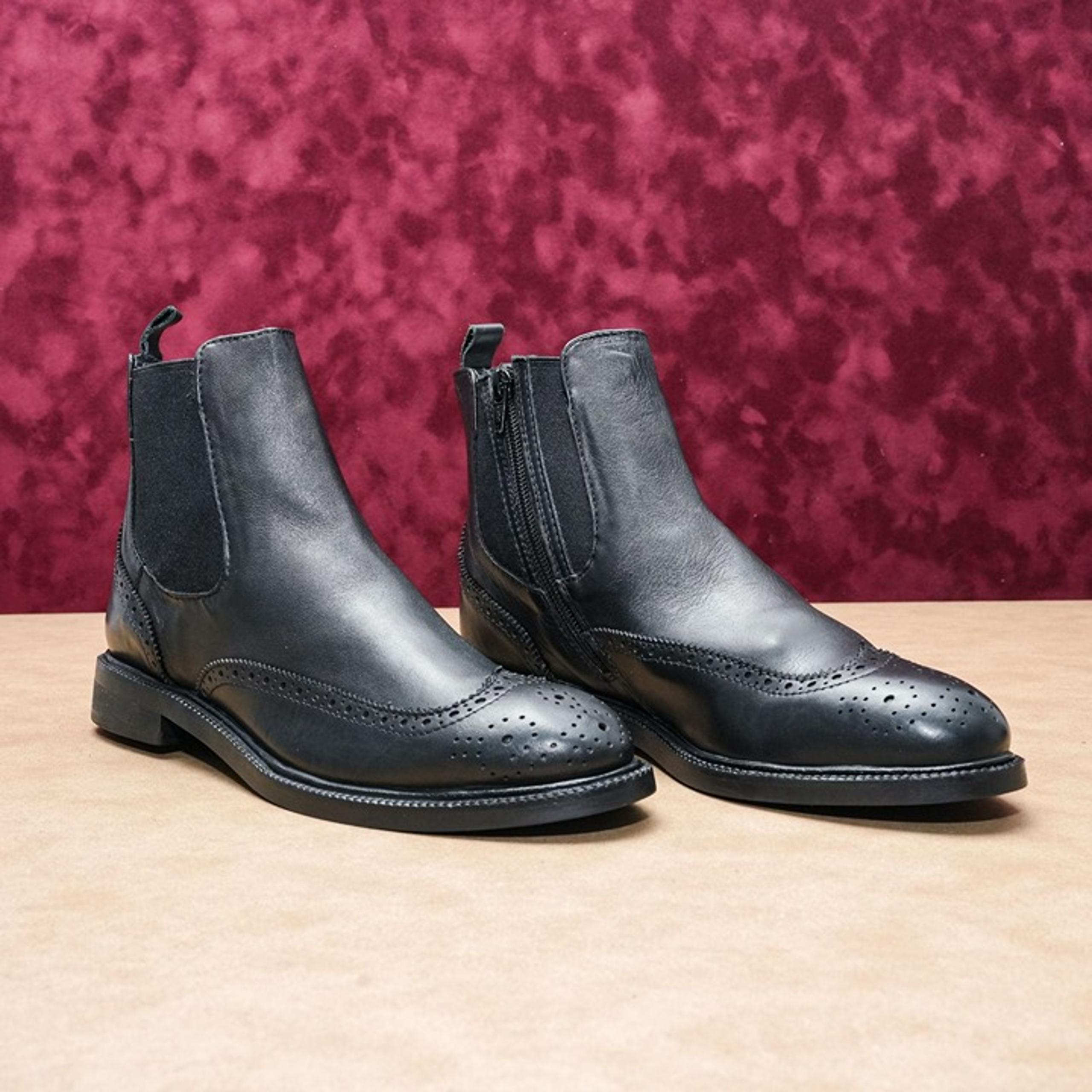 Jeffrey Campbell Women Edmone Black Leather Wing Tip Dress Ankle Boots Sz 7