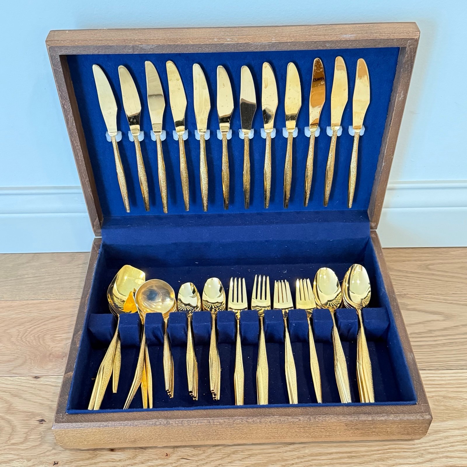 Vintage Florentine Gold Textured Flatware Set & Box 69 Pieces Knives Spoons Fork