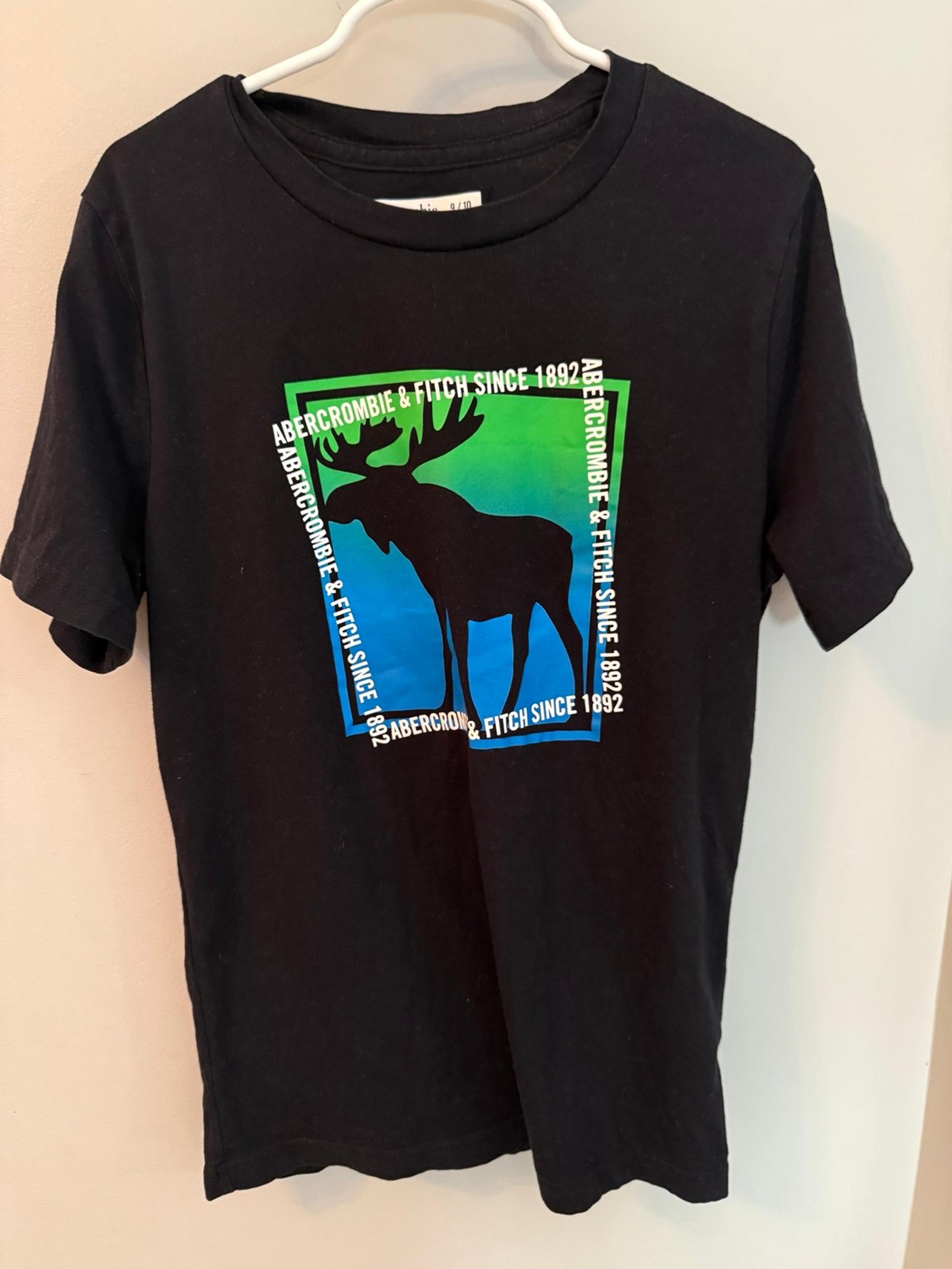 Boys Abercrombiekids t shirt size 9/10 black with logo