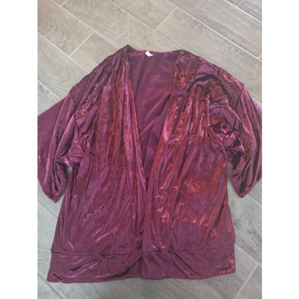 Women's Free People Intimately Crushed Velvet Maroon Robe Kimono Size Small, Med