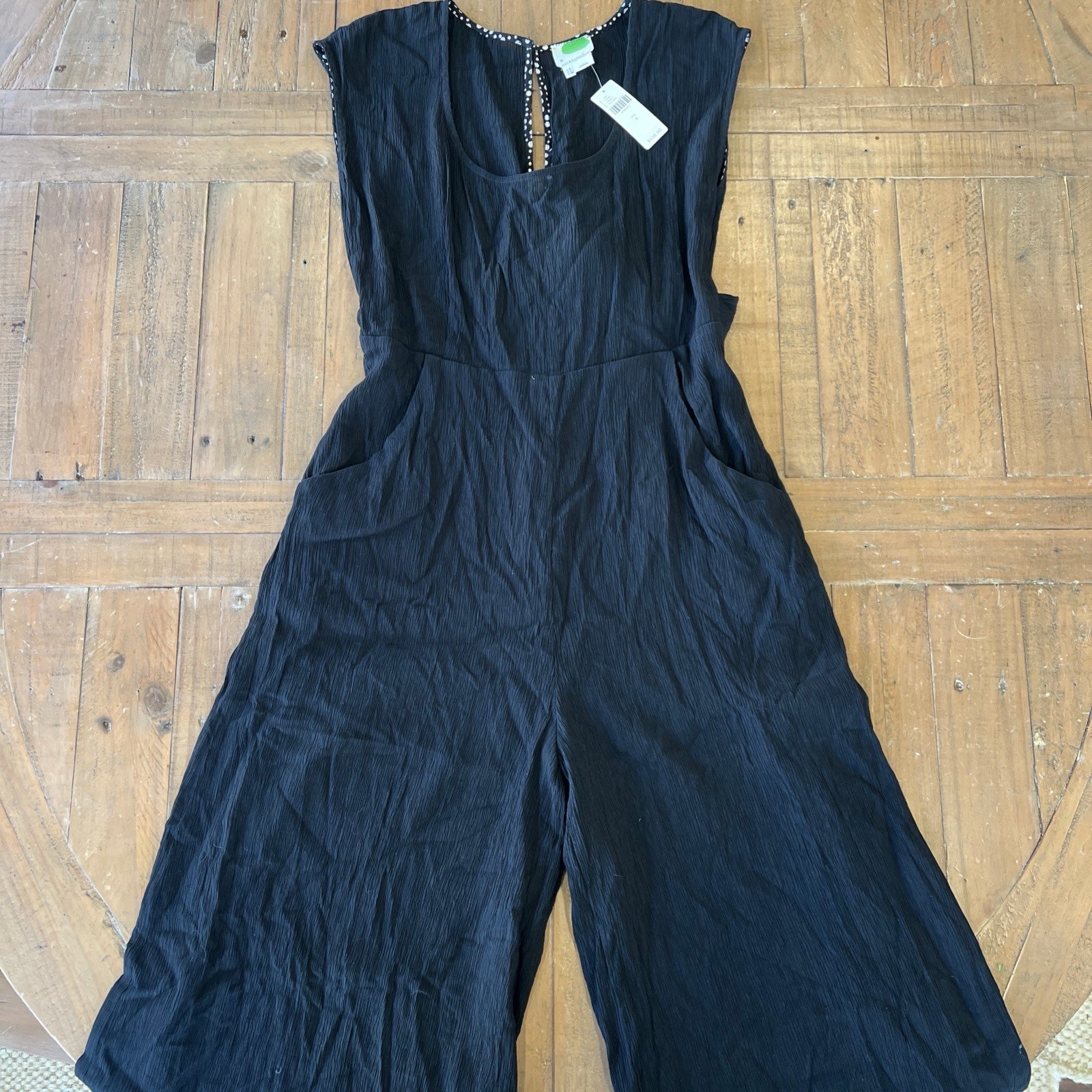 Anthropologie Black Cropped Wide leg Crinkle Cap Sleeve Jumpsuit NWT Size 4