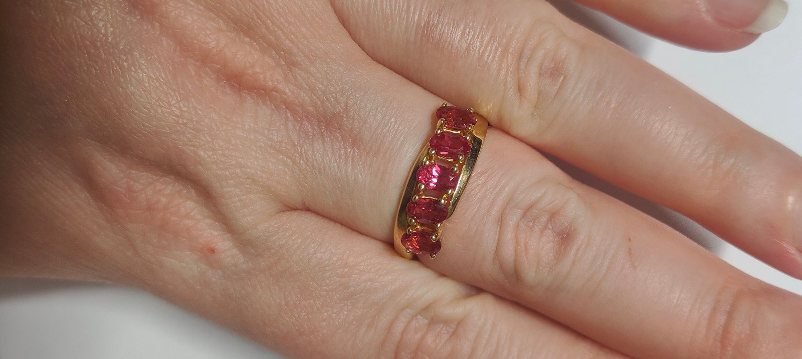 Pink stones gold ring