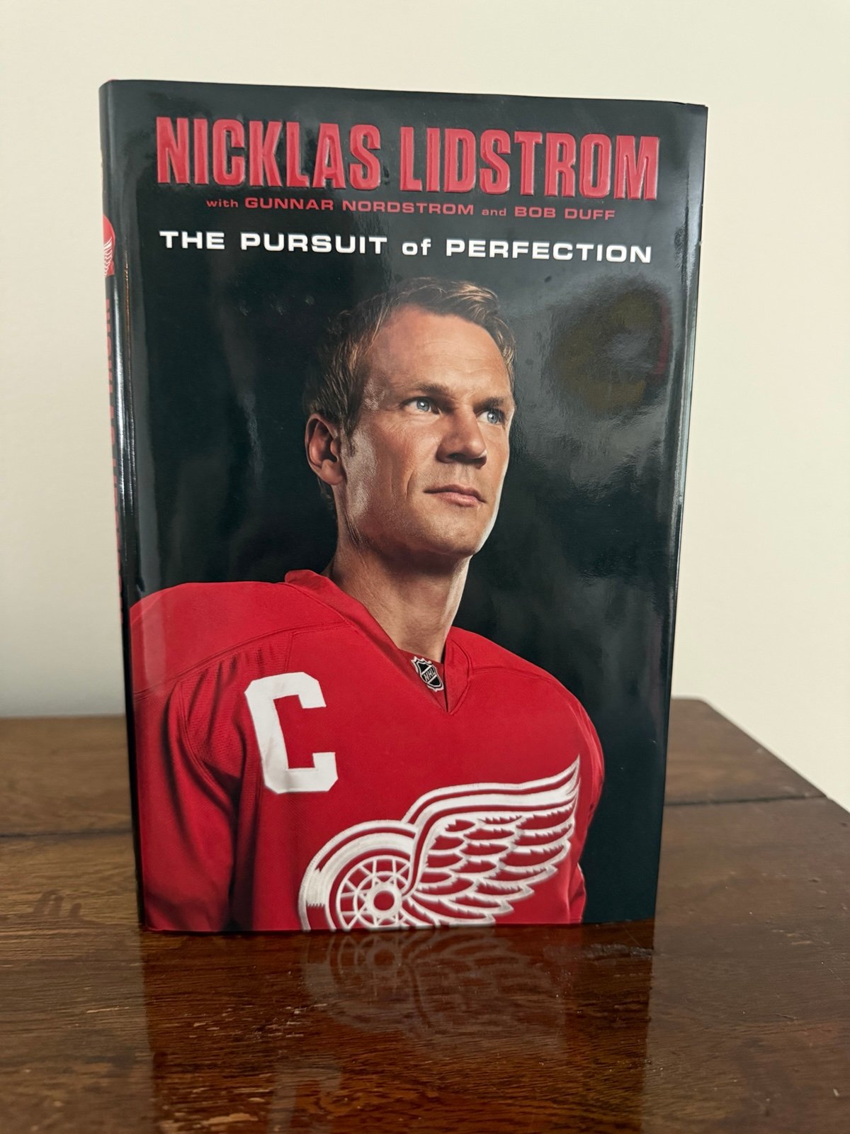 Nicklas Lidstrom- The Pursuit of Perfection by Nicklas Lidstrom SIGNED Red Wings